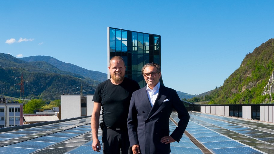 Durst Group installiert eine der größten Solarmodulanlagen in Südtirol -  Durst digital printing
